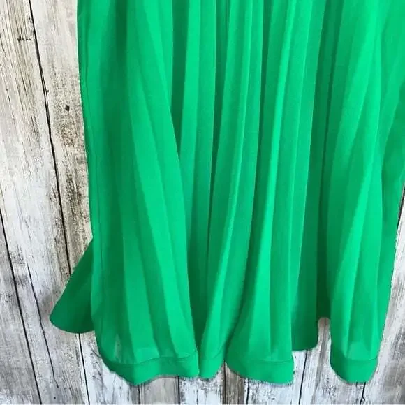 THML Green Accordion High Neck Sleeveless Blouse - Picture 2 of 6